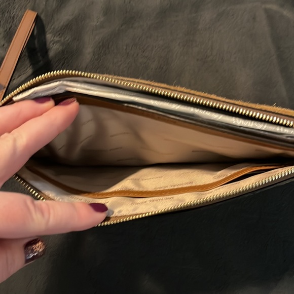 NWT Michael Kors Brooklyn Grommet Caramel Medium Leather Wristlet 32F6ABHW2S - Picture 4 of 7